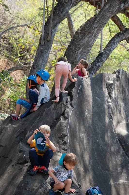 cour-enfant-colimacon-vertical-aventure-reunion-3