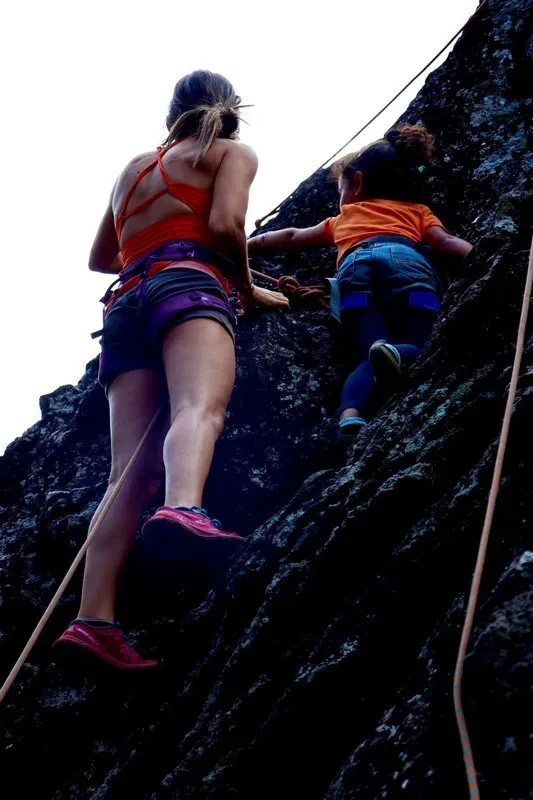 stage-escalade-famille-l-etang-sale-vertical-aventure-reunion_5