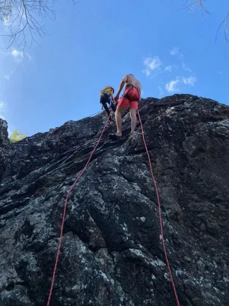 stage-escalade-famille-l-etang-sale-vertical-aventure-reunion_6 (1)