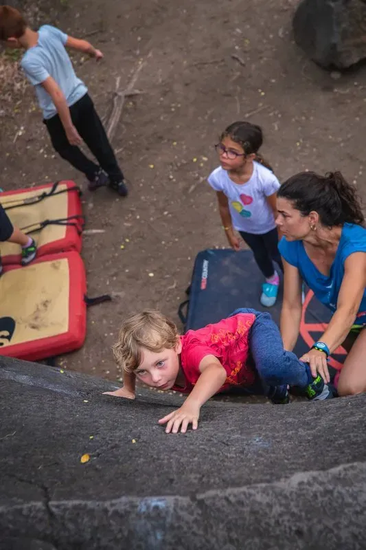 stage-escalade-famille-l-etang-sale-vertical-aventure-reunion_9